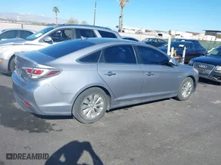 2017 Hyundai Sonata Hybrid SE with VIN KMHE24L11HA045879, listed as a IAAI auction lot 41841807 with 220,755 mi miles. Bid and sale history available at carsss.com. Image 17.