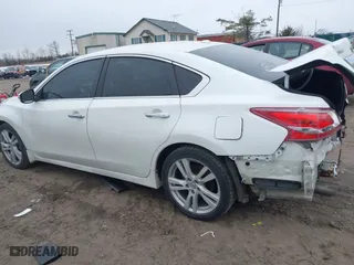 2013 Nissan Altima 3.5 SL with VIN 1N4BL3AP1DC173971, listed as a IAAI auction lot 41330016 with 185,945 mi miles. Bid and sale history available at carsss.com. Image 15.