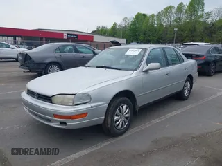 1993 Toyota Camry LE z VIN 4T1SK12E0PU290398, wystawiony jako IAAI lot #42032664 z przebiegiem 264 922 mil mil oraz . Historia ofert i sprzedaży dostępna na DreamBid. Obrazek 2.