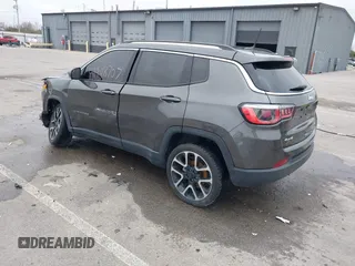 2017 Jeep Compass Limited z VIN 3C4NJDCB8HT647087, wystawiony jako IAAI lot #41998707 z przebiegiem 82 027 mil mil oraz . Historia ofert i sprzedaży dostępna na DreamBid. Obrazek 3.