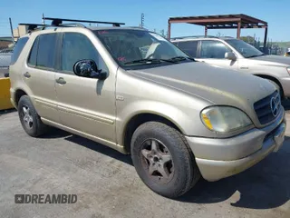 2001 Mercedes-Benz M-Class with VIN 4JGAB54E51A231565, listed as a IAAI auction lot 41943021 with 225,672 mi miles. Bid and sale history available at carsss.com. Image 1.
