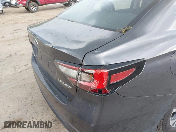 2021 Subaru Legacy Premium z VIN 4S3BWAC6XM3015767, wystawiony jako IAAI lot #42117344 z przebiegiem 50 639 mil mil oraz . Historia ofert i sprzedaży dostępna na DreamBid. Obrazek 18.