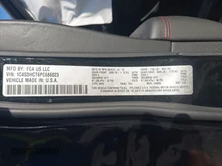 2023 Dodge Durango R/T Plus z VIN 1C4SDHCT6PC686023, wystawiony jako IAAI lot #41814740 z przebiegiem 6 647 mil mil oraz . Historia ofert i sprzedaży dostępna na DreamBid. Obrazek 9.