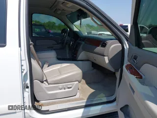 2008 Chevrolet Tahoe LTZ with VIN 1GNFK13008J156624, listed as a IAAI auction lot 42573117 with 185,116 mi miles and . Bid and sale history available at DreamBid. Image 5.