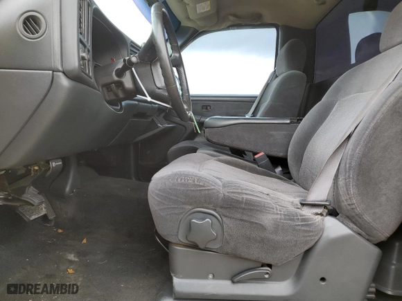 2002 Chevrolet Silverado 1500 LS with VIN 1GCEC14V02Z263127, listed as a Copart auction lot 44550445 with 215,471 mi miles and Salvage Title. Bid and sale history available at carsss.com. Image 7.