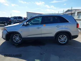 2015 Kia Sorento LX with VIN 5XYKT4A77FG548874, listed as a IAAI auction lot 41650301 with 111,113 mi miles. Bid and sale history available at carsss.com. Image 14.
