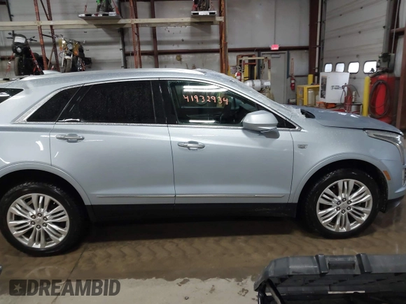 2017 Cadillac XT5 Premium Luxury AWD z VIN 1GYKNERS4HZ306955, wystawiony jako IAAI lot #41932934 z przebiegiem 150 050 mil mil oraz . Historia ofert i sprzedaży dostępna na DreamBid. Obrazek 13.