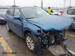 2019 Volkswagen Tiguan S with VIN 3VV1B7AX6KM075919, listed as a IAAI auction lot 41390124 with 42,745 mi miles. Bid and sale history available at carsss.com. Image 1.