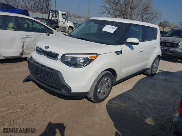 2015 Kia Soul with VIN KNDJN2A21F7151768, listed as a IAAI auction lot 41792958 with 161,641 mi miles. Bid and sale history available at carsss.com. Image 2.