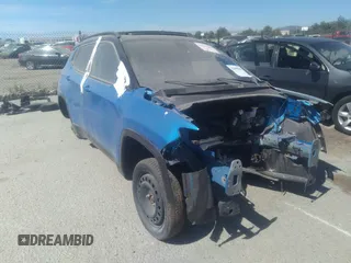 2020 Jeep Compass Latitude z VIN 3C4NJDBB7LT240954, wystawiony jako IAAI lot #37092535 z przebiegiem Nie podano mil oraz . Historia ofert i sprzedaży dostępna na DreamBid. Obrazek 6.