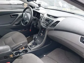 2015 Hyundai Elantra SE z VIN 5NPDH4AE2FH592038, wystawiony jako IAAI lot #42388634 z przebiegiem 188 945 mil mil oraz . Historia ofert i sprzedaży dostępna na DreamBid. Obrazek 5.