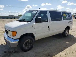 2005 Ford Econoline Passenger XL with VIN 1FBNE31L55HA93452, listed as a Copart auction lot 51860995 with 237,049 mi miles and Clean Title. Bid and sale history available at carsss.com. Image 1.