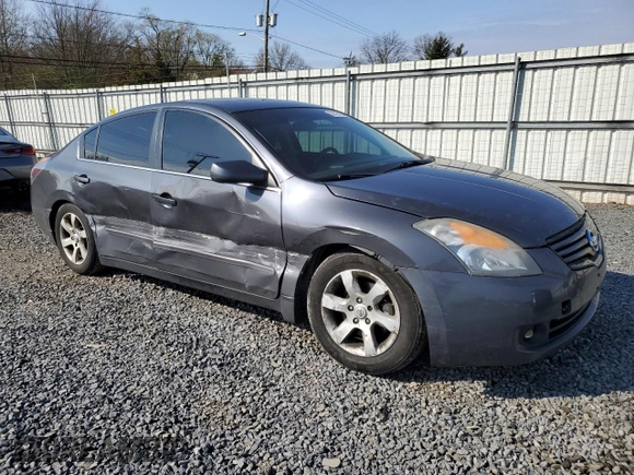 2009 Nissan Altima S with VIN 1N4AL21E69N493786, listed as a Copart auction lot 52427125 with 135,767 mi miles and Salvage Title. Bid and sale history available at DreamBid. Image 4.