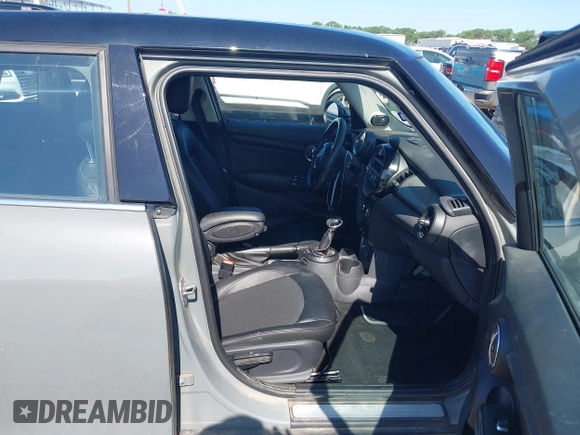 2015 MINI Hardtop 4 Door with VIN WMWXS5C55FT833925, listed as a IAAI auction lot 42505034 with 89,521 mi miles and . Bid and sale history available at DreamBid. Image 5.