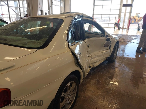 2000 Acura TL with VIN 19UUA566XYA043713, listed as a IAAI auction lot 41582073 with 185,442 mi miles. Bid and sale history available at carsss.com. Image 17.