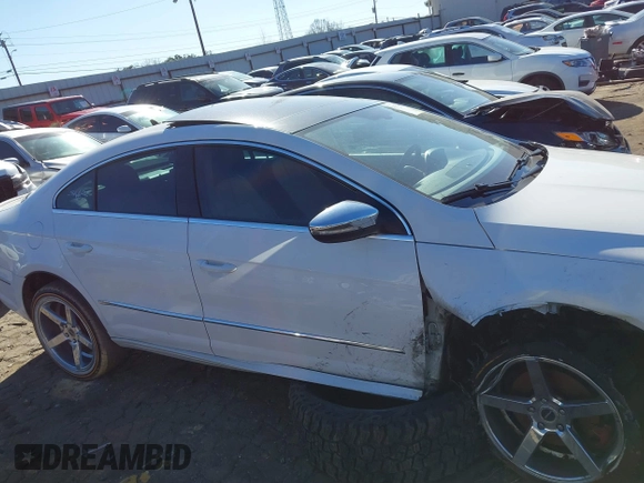 2011 Volkswagen CC Lux Plus with VIN WVWHN7AN8BE705786, listed as a IAAI auction lot 41727591 with Not Provided miles. Bid and sale history available at carsss.com. Image 12.