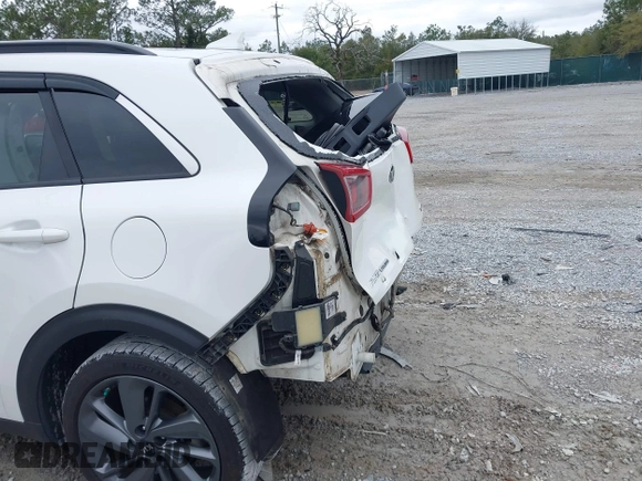 2017 Kia Niro Touring Launch Edition with VIN KNDCC3LC6H5055398, listed as a IAAI auction lot 41654328 with 172,314 mi miles. Bid and sale history available at carsss.com. Image 6.