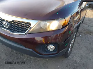 2011 Kia Sorento EX with VIN 5XYKUDA25BG033707, listed as a IAAI auction lot 41406401 with 166,753 mi miles. Bid and sale history available at carsss.com. Image 6.