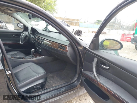 2008 BMW 3 Series 328xi с VIN WBAVC93588K042292, выставлен на аукционе IAAI как лот 42565917 с пробегом 179 188 миль миль и . История ставок и продаж доступна на DreamBid. Изображение 5.