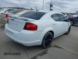 2014 Dodge Avenger SE z VIN 1C3CDZAB8EN200550, wystawiony jako IAAI lot #40389714 z przebiegiem 74 029 mil mil oraz . Historia ofert i sprzedaży dostępna na DreamBid. Obrazek 4.