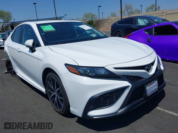 2021 Toyota Camry SE Nightshade with VIN 4T1G11AK9MU421484, listed as a IAAI auction lot 42116813 with 13,696 mi miles and . Bid and sale history available at carsss.com. Image 1.