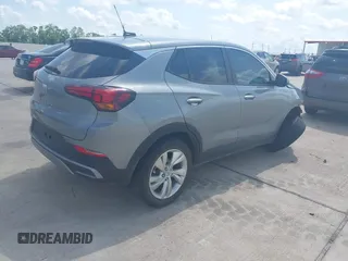 2024 Buick Encore GX Preferred z VIN KL4AMBS2XRB014762, wystawiony jako IAAI lot #42338836 z przebiegiem 23 212 mil mil oraz . Historia ofert i sprzedaży dostępna na DreamBid. Obrazek 4.