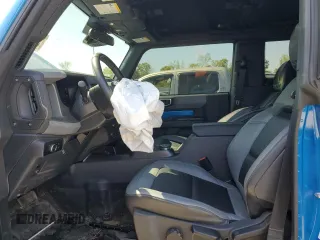 2024 Ford Bronco Big Bend z VIN 1FMDE7AH9RLA94869, wystawiony jako Copart lot #51317025 z przebiegiem 6 884 mil mil oraz Szkoda całkowita • Salvage title. Historia ofert i sprzedaży dostępna na DreamBid. Obrazek 7.
