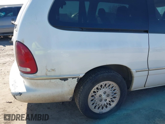 1997 Chrysler Town & Country LXi with VIN 1C4GP54L4VB200600, listed as a IAAI auction lot 41688074 with 1 mi miles. Bid and sale history available at carsss.com. Image 12.