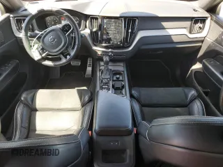 2018 Volvo XC60 R-Design z VIN YV4A22RM3J1076126, wystawiony jako Copart lot #57165365 z przebiegiem 110 865 mil mil oraz Szkoda całkowita • Salvage title. Historia ofert i sprzedaży dostępna na DreamBid. Obrazek 8.