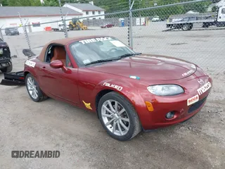 2006 Mazda MX-5 Miata Sport z VIN JM1NC25F260111776, wystawiony jako IAAI lot #42275666 z przebiegiem 158 393 mil mil oraz . Historia ofert i sprzedaży dostępna na DreamBid. Obrazek 1.