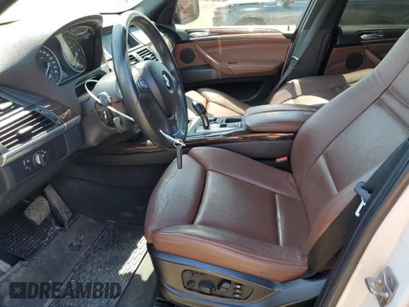 2012 BMW X5 35i z VIN 5UXZV4C59CL759335, wystawiony jako Copart lot #57055065 z przebiegiem 180 589 mil mil oraz Czysty tytuł • Clean title. Historia ofert i sprzedaży dostępna na DreamBid. Obrazek 7.