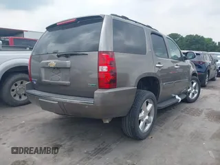 2011 Chevrolet Tahoe LTZ z VIN 1GNSCCE08BR394055, wystawiony jako IAAI lot #42171847 z przebiegiem 112 163 mil mil oraz . Historia ofert i sprzedaży dostępna na DreamBid. Obrazek 4.