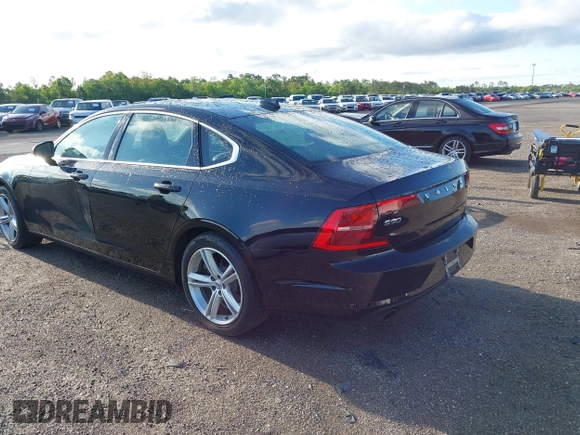 2018 Volvo S90 Momentum with VIN LVY982AK2JP023132, listed as a IAAI auction lot 41977080 with 98,514 mi miles. Bid and sale history available at carsss.com. Image 3.