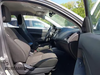 2022 Mitsubishi Outlander ES z VIN JA4ARUAU2NU019775, wystawiony jako IAAI lot #42187972 z przebiegiem 27 639 mil mil oraz . Historia ofert i sprzedaży dostępna na DreamBid. Obrazek 5.