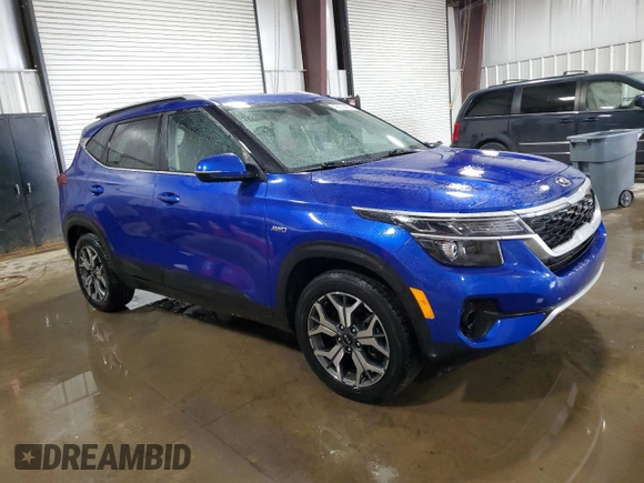 2021 Kia Seltos EX with VIN KNDERCAA4M7167334, listed as a Copart auction lot 42635885 with 26,964 mi miles and Salvage Title. Bid and sale history available at carsss.com. Image 4.