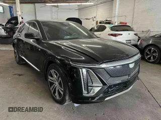 2024 Cadillac LYRIQ Luxury z VIN 1GYKPPRL7RZ103381, wystawiony jako Copart lot #48577065 z przebiegiem 2 908 mil mil oraz Szkoda całkowita • Salvage title. Historia ofert i sprzedaży dostępna na DreamBid. Obrazek 1.