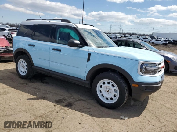 2023 Ford Bronco Sport Heritage z VIN 3FMCR9G60PRE03466, wystawiony jako Copart lot #52785525 z przebiegiem 26 174 mil mil oraz Czysty tytuł • Clean title. Historia ofert i sprzedaży dostępna na DreamBid. Obrazek 4.
