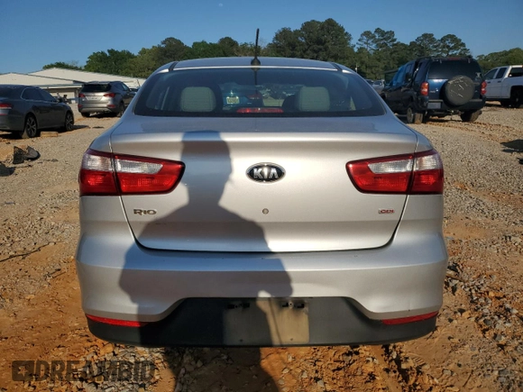 2017 Kia Rio LX z VIN KNADM4A34H6117768, wystawiony jako Copart lot #52455175 z przebiegiem 193 494 mil mil oraz Szkody całkowita. Historia ofert i sprzedaży dostępna na DreamBid. Obrazek 6.