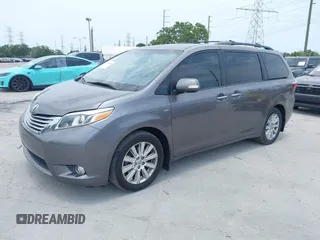 2017 Toyota Sienna XLE z VIN 5TDDZ3DC6HS147381, wystawiony jako IAAI lot #42340349 z przebiegiem 137 246 mil mil oraz . Historia ofert i sprzedaży dostępna na DreamBid. Obrazek 2.