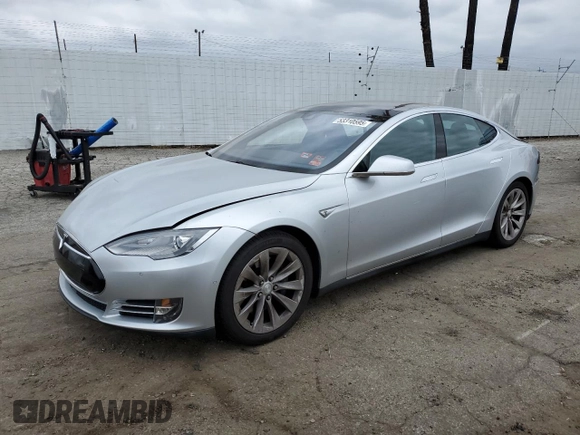 2015 Tesla Model S 85D with VIN 5YJSA1H28FFP78686, listed as a Copart auction lot 53310595 with 69,682 mi miles and Salvage Title. Bid and sale history available at carsss.com. Image 1.