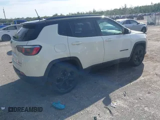 2019 Jeep Compass Latitude z VIN 3C4NJCBB7KT743456, wystawiony jako IAAI lot #41230833 z przebiegiem 125 340 mil mil oraz . Historia ofert i sprzedaży dostępna na DreamBid. Obrazek 4.