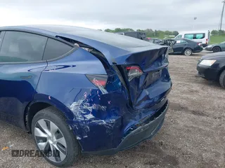 2023 Tesla Model Y Long Range z VIN 7SAYGDEE0PF840787, wystawiony jako IAAI lot #42172489 z przebiegiem 16 314 mil mil oraz . Historia ofert i sprzedaży dostępna na DreamBid. Obrazek 20.