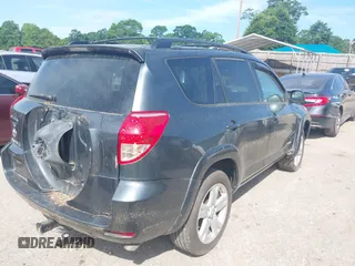 2008 Toyota RAV4 Sport z VIN JTMZD32V886058131, wystawiony jako IAAI lot #42439651 z przebiegiem 236 554 mil mil oraz . Historia ofert i sprzedaży dostępna na DreamBid. Obrazek 4.