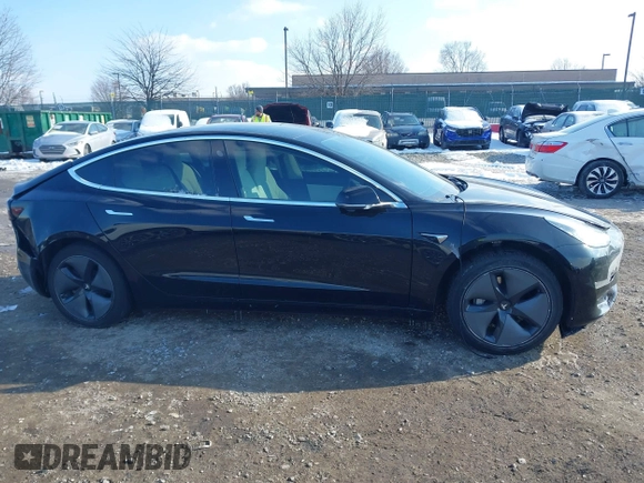 2020 Tesla Model 3 Standard Range Plus z VIN 5YJ3E1EA6LF662080, wystawiony jako IAAI lot #41410445 z przebiegiem Nie podano mil oraz . Historia ofert i sprzedaży dostępna na DreamBid. Obrazek 12.