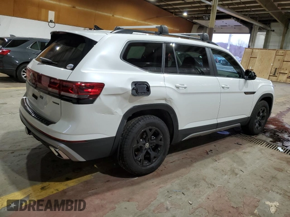 2024 Volkswagen Atlas Peak Edition SEL with VIN 1V2GR2CA1RC572824, listed as a Copart auction lot 86086774 with 7,098 mi miles and Salvage title. Bid and sale history available at DreamBid. Image 3.