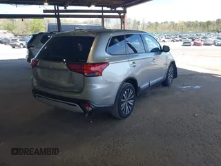 2020 Mitsubishi Outlander ES z VIN JA4AZ3A34LZ044369, wystawiony jako IAAI lot #42170949 z przebiegiem 133 730 mil mil oraz . Historia ofert i sprzedaży dostępna na DreamBid. Obrazek 4.