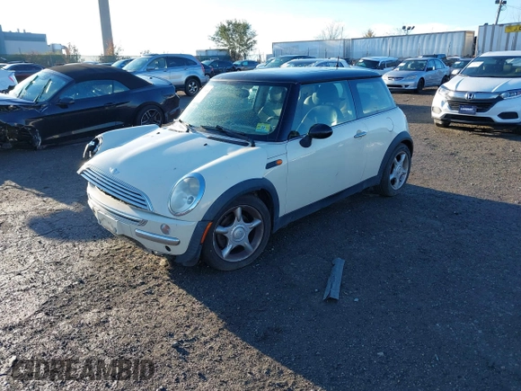 2004 MINI Hardtop with VIN WMWRC33464TJ58388, listed as a IAAI auction lot 40827409 with 102,322 mi miles and . Bid and sale history available at DreamBid. Image 17.