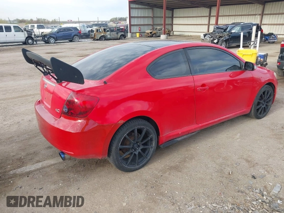 2005 Scion tC z VIN JTKDE167950048609, wystawiony jako IAAI lot #42085650 z przebiegiem 150 360 mil mil oraz . Historia ofert i sprzedaży dostępna na DreamBid. Obrazek 4.