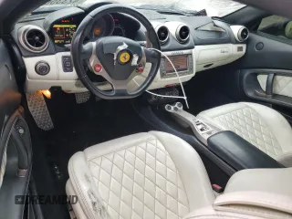 2010 Ferrari California с VIN ZFF65LJA9A0175998, выставлен на аукционе Copart как лот 42335685 с пробегом 45 323 миль миль и Списание • Salvage title. История ставок и продаж доступна на DreamBid. Изображение 8.