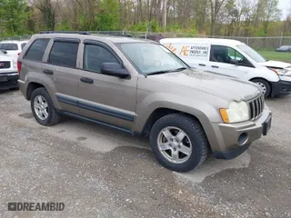 2005 Jeep Grand Cherokee Laredo with VIN 1J4GR48K35C510327, listed as a IAAI auction lot 42026081 with 260,377 mi miles. Bid and sale history available at carsss.com. Image 1.
